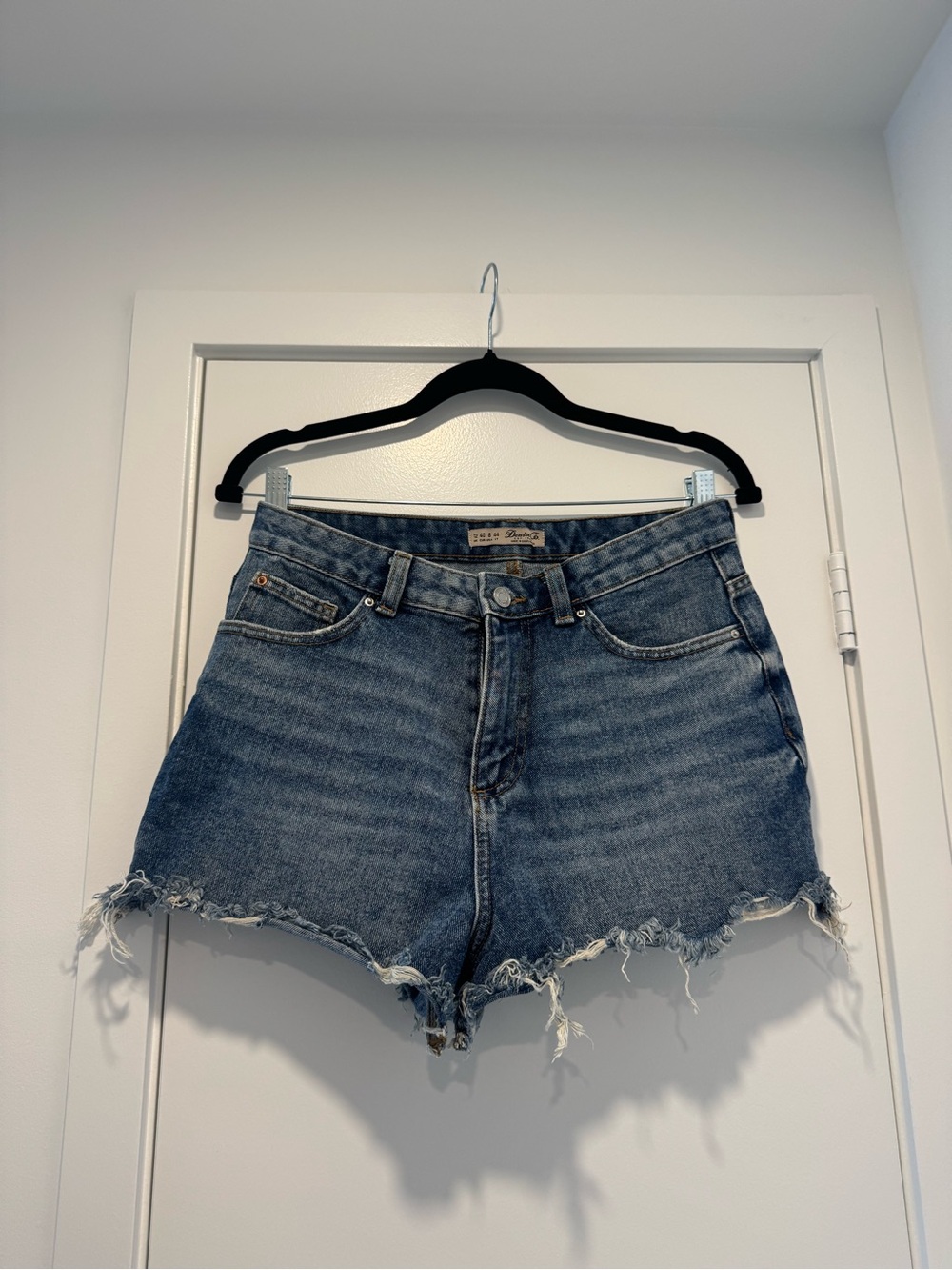Vintage Style Distressed High-Rise Cutoff Jean Shorts